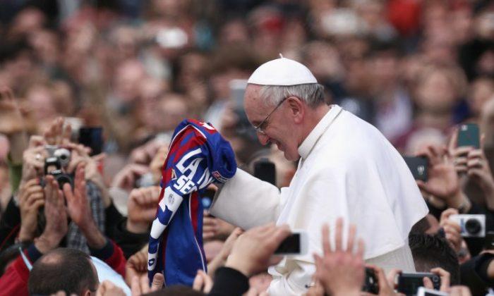 Pope Calls for World Peace in ‘Urbi et Orbi’ Speech