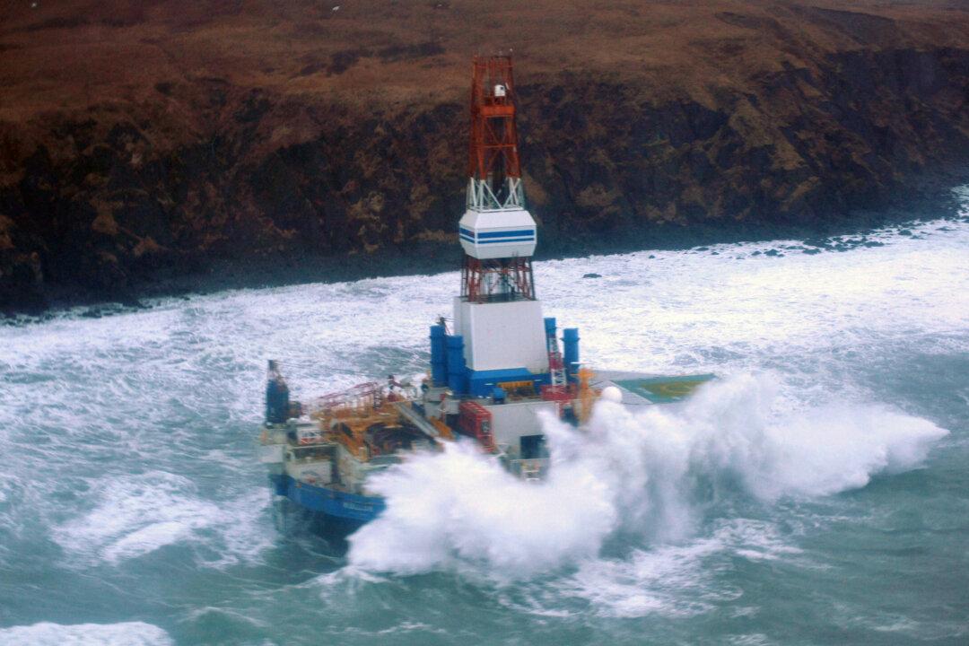 ConocoPhillips Suspends Alaska Oil Drilling