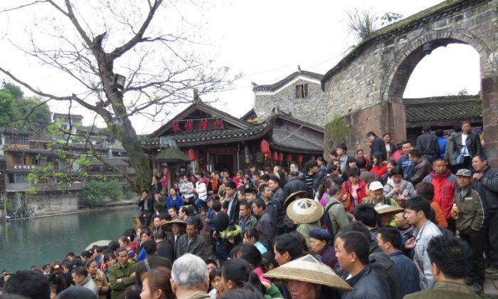 Entry Tax Cripples Business in Ancient Chinese Town