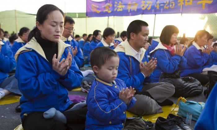 Falun Gong Practitioners Commemorate April 25 Around the World (Photos)