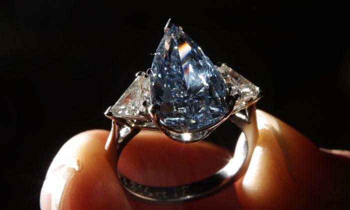 Australian Scientists Make Diamonds in Minutes in Lab