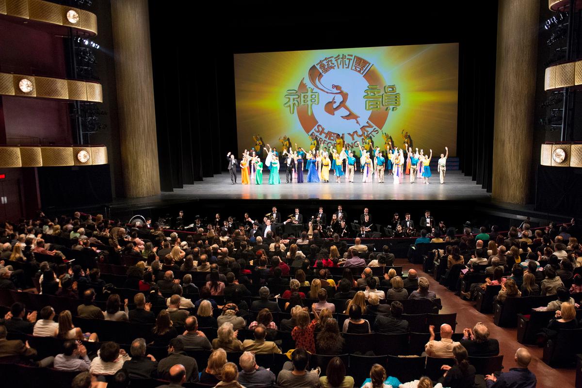 Mainland Chinese Feels Proud After Seeing Shen Yun