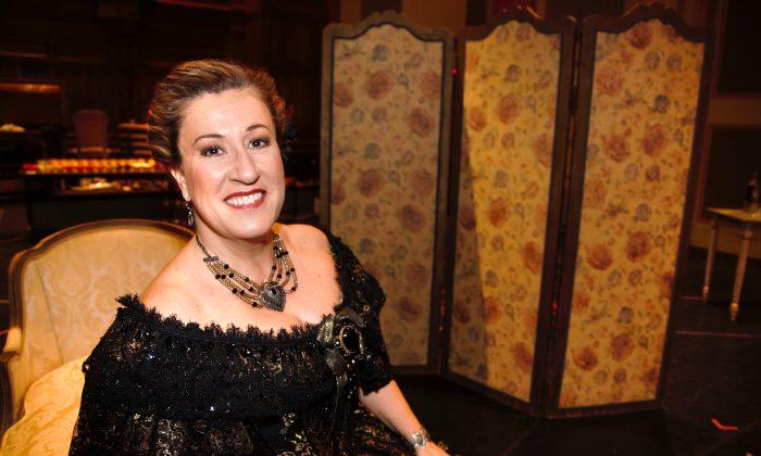 Calgary Opera Presents ‘La Traviata’ in Tribute to Verdi’s 200th Anniversary