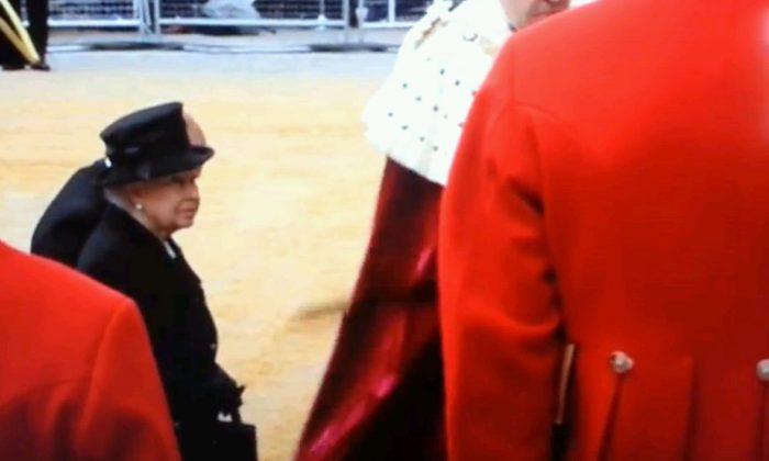 Queen Dodges Sword at Thatcher Funeral (+Video)