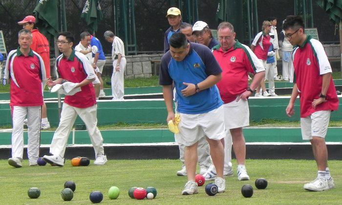 Defending Lawn Bowls Champions begin Campaign with Victories