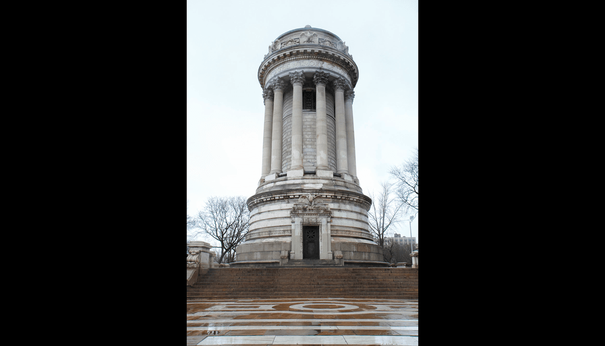 Bloomberg Lays Wreath at Soldiers’ and Sailors’ Monument