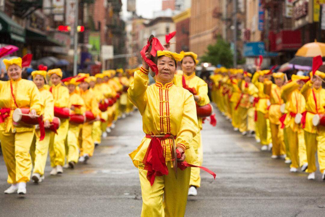 NYC Grand Parade Reveals History of Falun Dafa