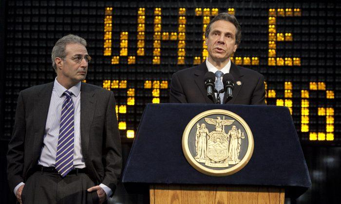 Cuomo Toughens Law Against Texting While Driving in NY