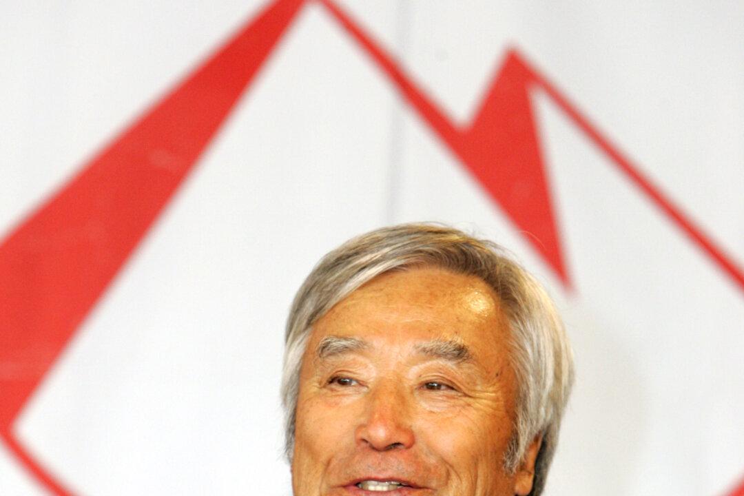 80-year-old Reaches Everest Peak, Breaks Record