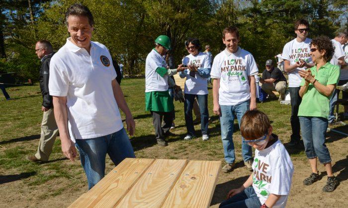 New Yorkers Volunteer on “I Love My Park Day”