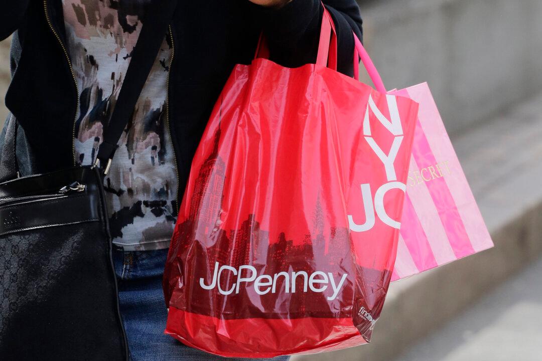 US Retail Sales Plunged a Record 16 Percent in April As Virus Hit