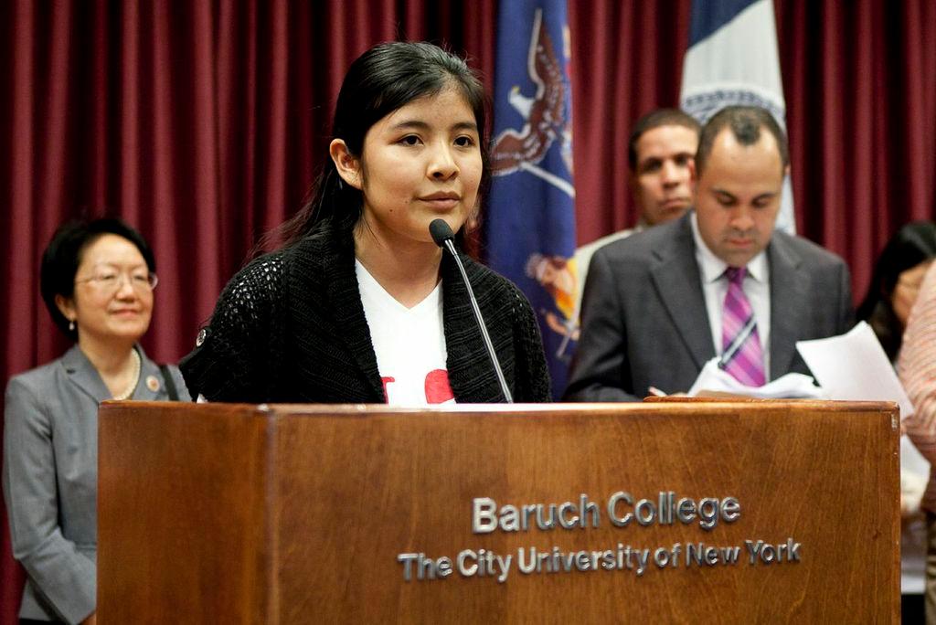 Financial Aid for Immigrants Held Up in Albany