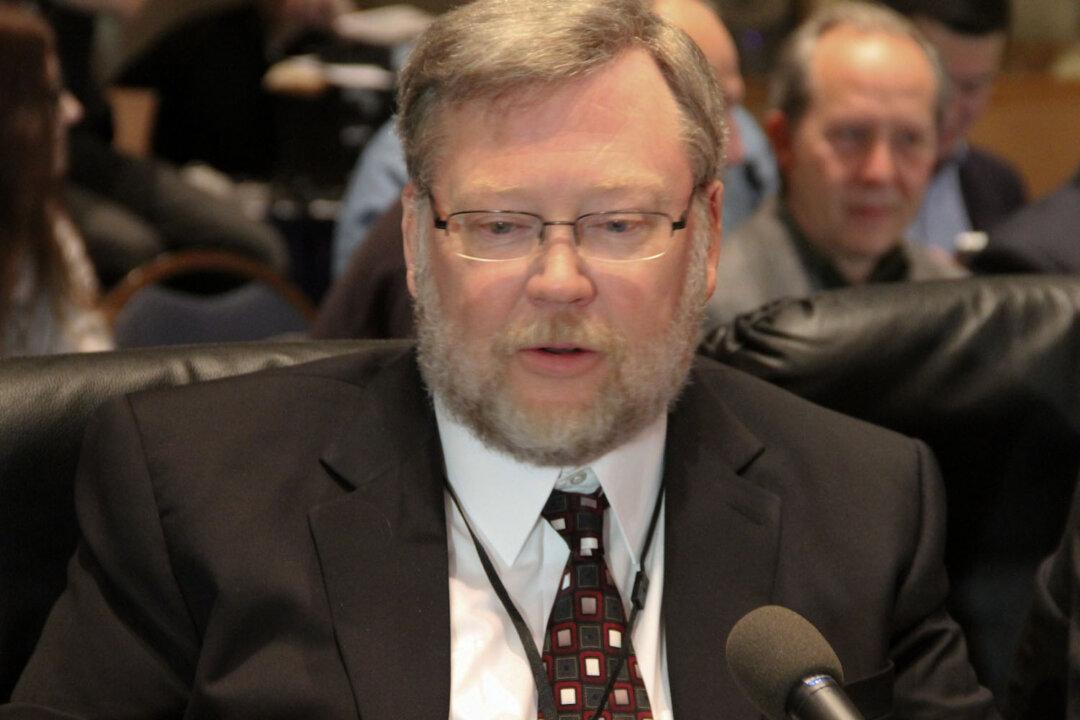 Former US Officer Describes Encounter With Alien Craft