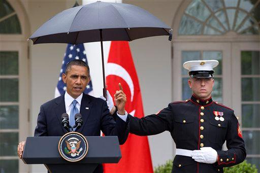 Obama Umbrella Marines: President Shielded From Rain by Marines (+Photos)