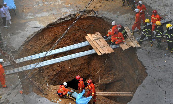 Sinkhole Kills 5 Factory Workers in South China