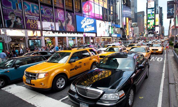 NY Courts Back Livery Cab Street Pickups, E-Hail Pilot