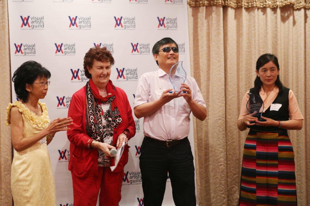 China Freedom Fighters Win Freedom of Speech Award