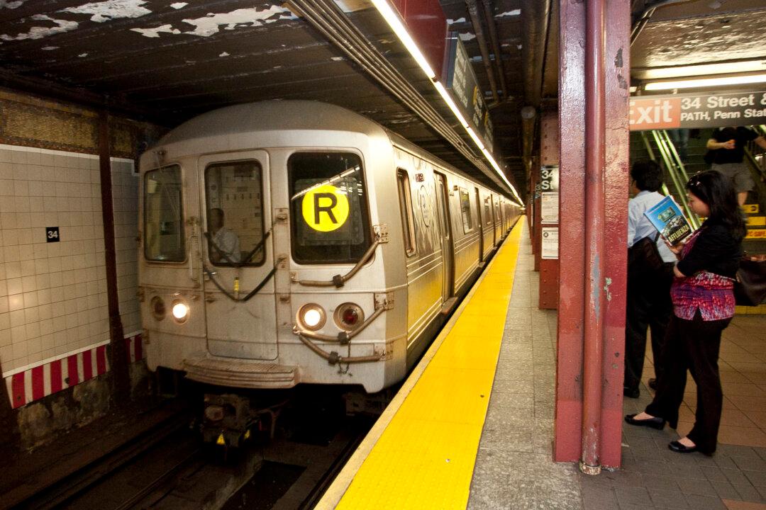 Clock Ticking for Solutions to R and G Train Shutdowns