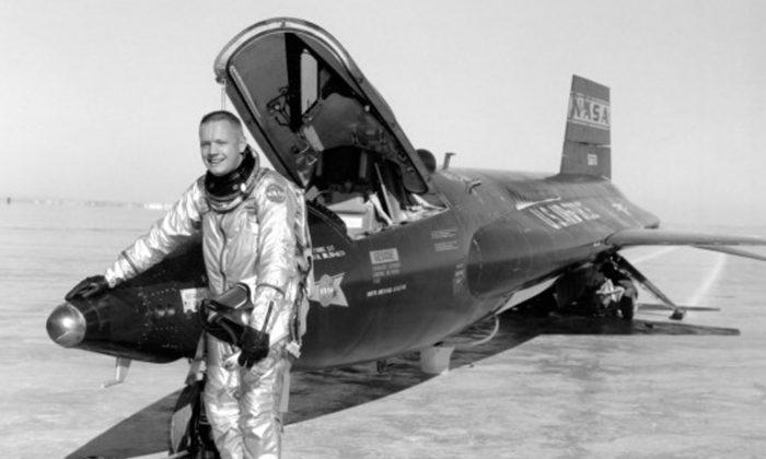 Neil Armstrong ‘RIP’ Trends on Twitter, But He Died a Year Ago