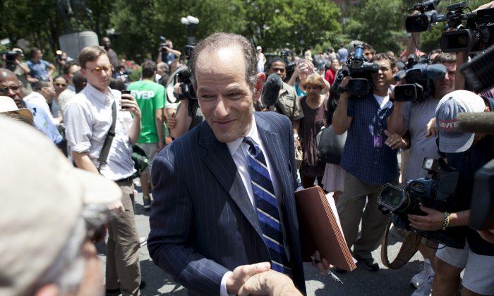 ‘I want to serve:’ Eliot Spitzer Faces Public at NYC’s Union Square