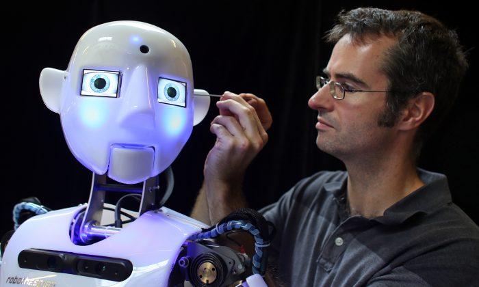 RoboThespian Robot Comes to Life (+Photos & Video)