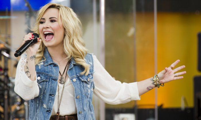 Demi Lovato Birthday: Fans Celebrate Singer on Twitter with #HappyBirthdayDemiLovato