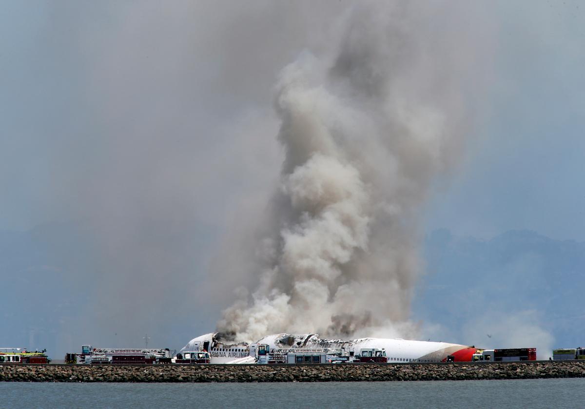 San Francisco Airport: Plane Crashes While Trying to Land, at Least 2 Dead (+Photos & Video)