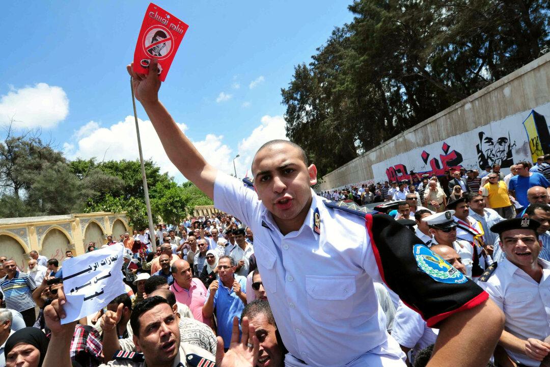 Egyptian Turmoil Gives Sinai Extremists Opportunity, Neighboring Israel Worried