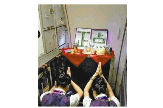 Chinese Flight Attendants Pray to Make Plane Go Faster