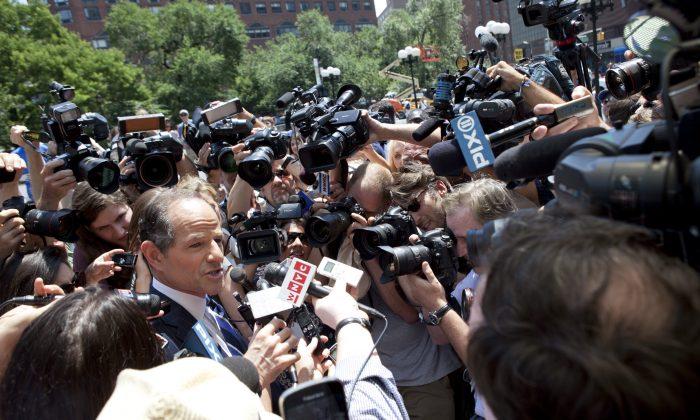 15 Photos of Eliot Spitzer Surrounded in Union Square