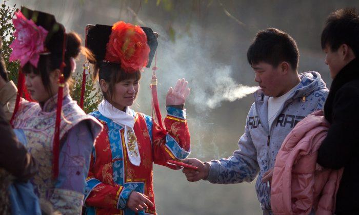 Smokers in China Increase in Number as Laws Are Widely Ignored