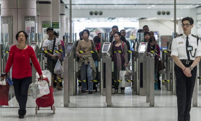 New Immigration Restrictions Threaten Hong Kong as Business Hub