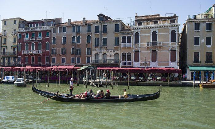 Venice Planning to Ban Gondolas on Grand Canal During Certain Times of Day 