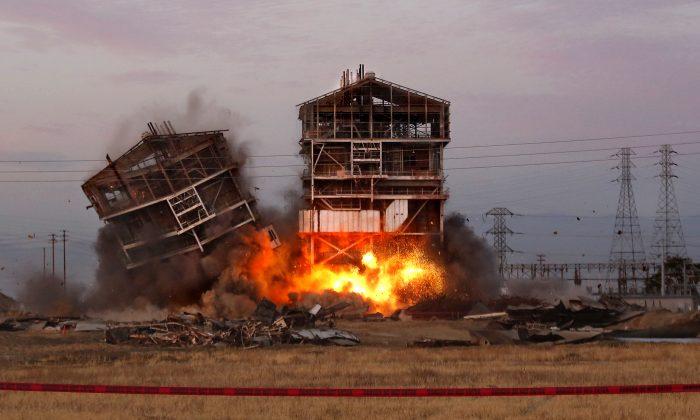 Bakersfield Implosion and Other Demolitions Gone Wrong (+Video)