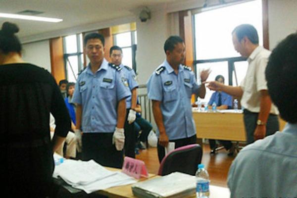 Court in China Adjourns With Lawyer Being Beaten