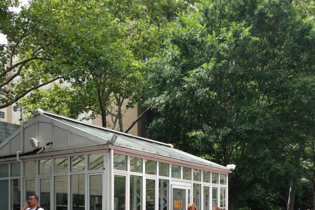 DAG'S, New Gourmet Hot Dogs and Burgers