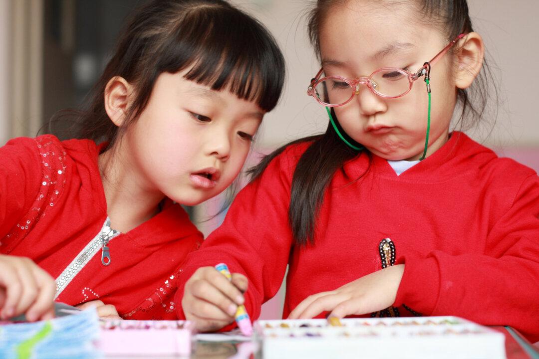 Chinese Idiom: Doing Good Is the Greatest Source of Happiness (為善最樂)