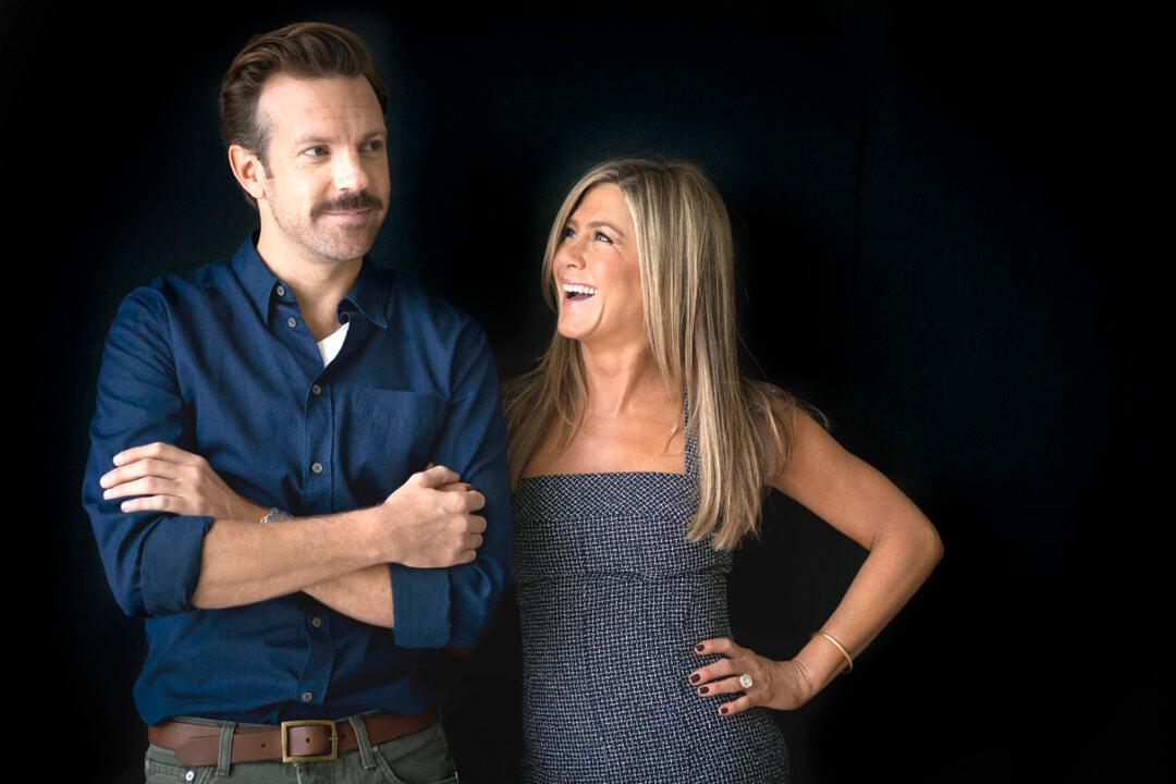 Jennifer Aniston Sued by Contractor over Deck