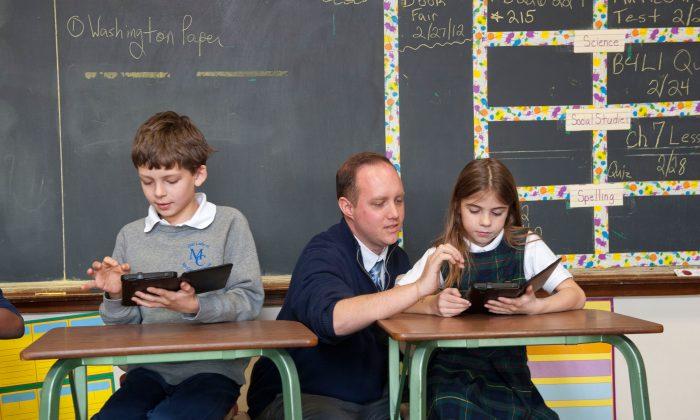 Tech Pitches NY Educators to Embrace Smartphones in Classrooms