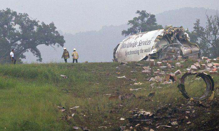 UPS Plane Crash in Birmingham, Pilot and Co-pilot Dead (+Raw Video)