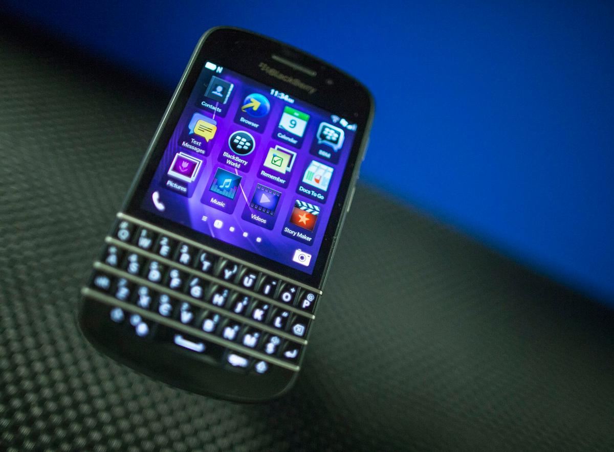 BlackBerry, Once a Phone Innovator, to Stop Making Its Own