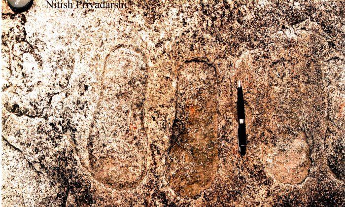 India: Footprints in Rock Evidence of Ancient People From Sky?