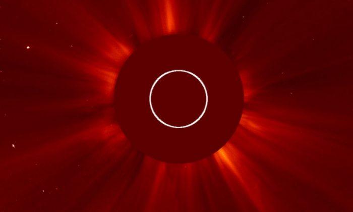 Solar Flare Erupts, Storm to Hit Earth in a Few Days