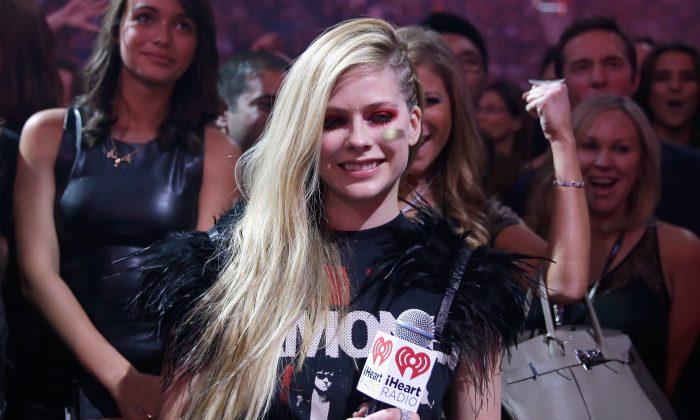 Avril Lavigne’s Birthday: Fans Wish Rocker a Happy Birthday