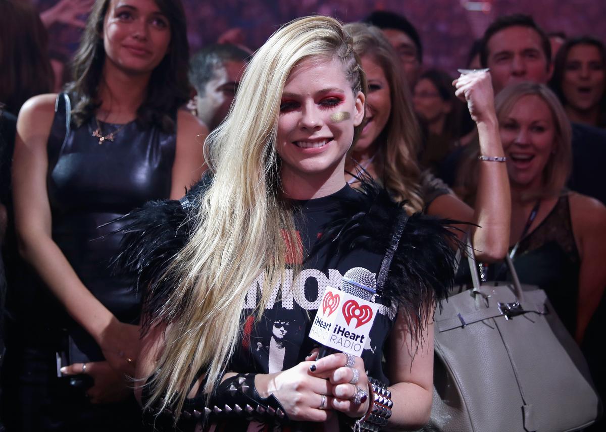 Avril Lavigne’s Birthday: Fans Wish Rocker a Happy Birthday