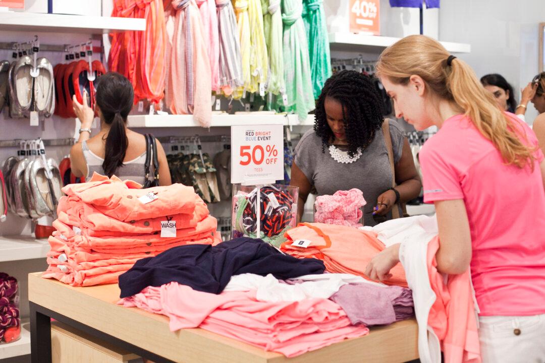 Discounts Lure Labor Day Shoppers