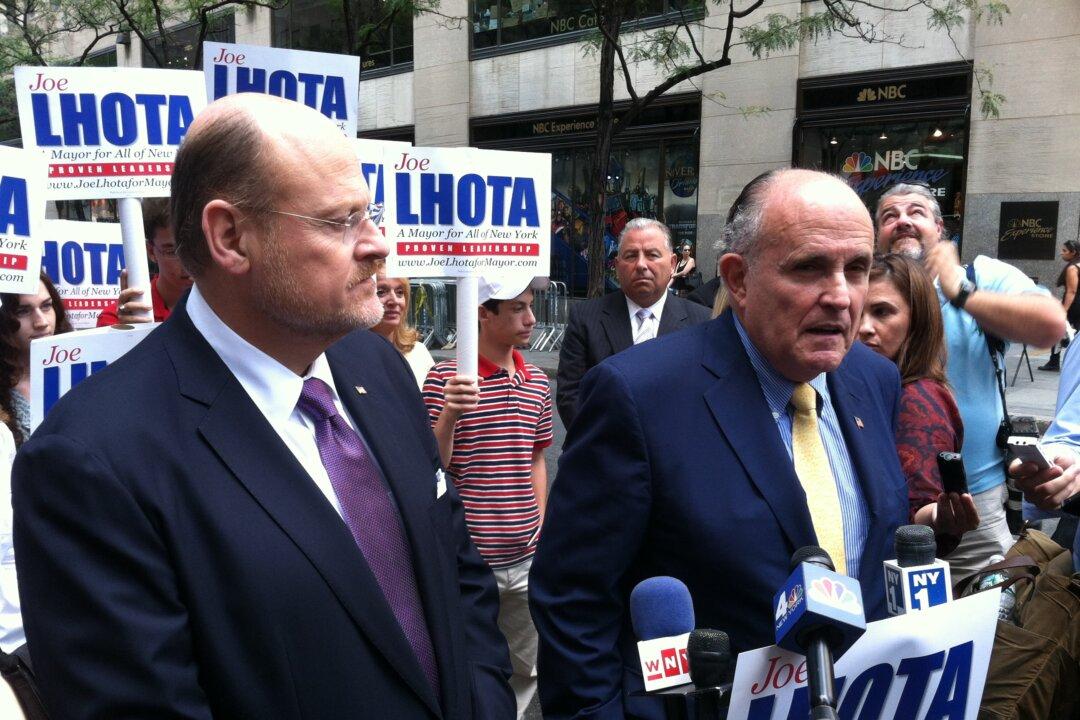 Giuliani Stumps for Lhota Days Before Primary
