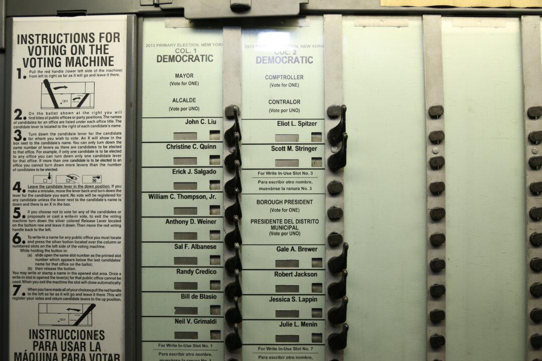 Manhattan Voters Relish the Temporary Return of the Lever Vote