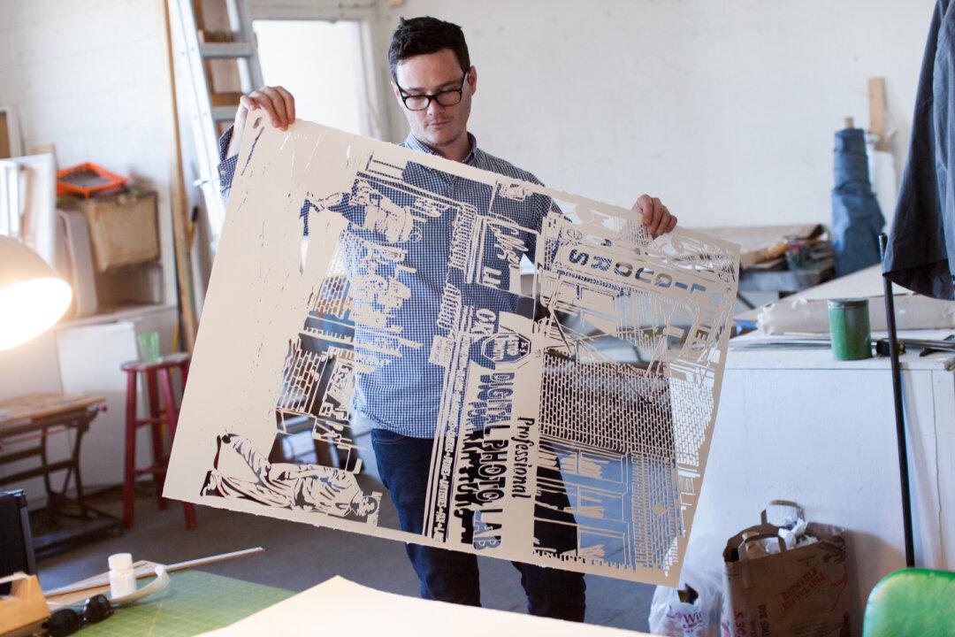 New York Artist Captures Detail With Plain White Paper