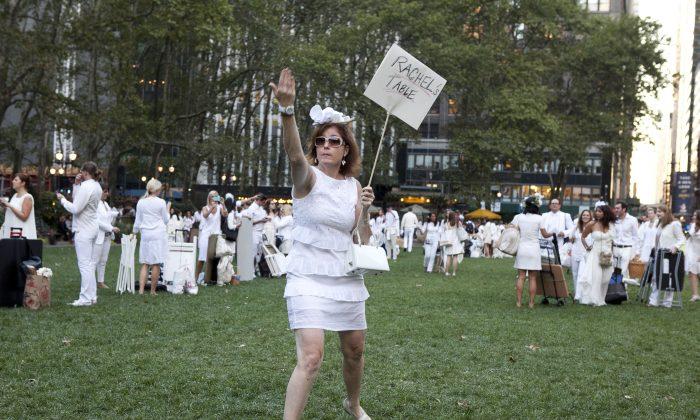 Thousands of New Yorkers Dine in All White